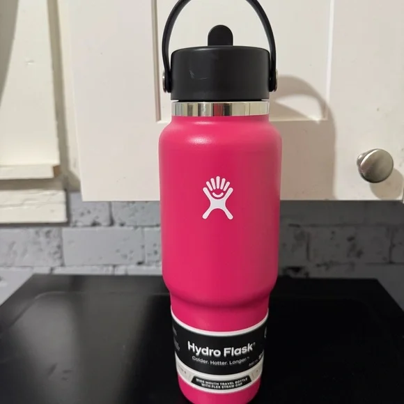 Hydro Flask 32oz Flex Straw Travel Bottle in Zinnia with Black Lid - Picture 2 of 6